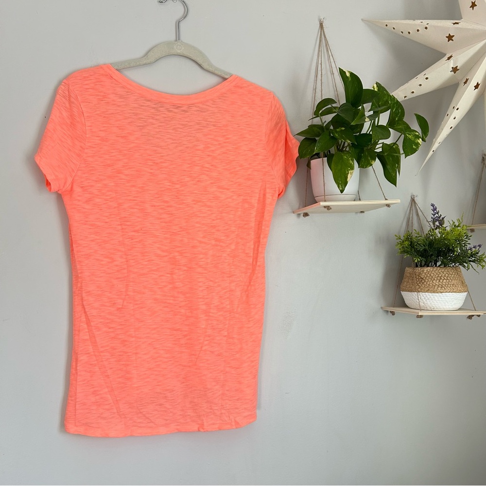 🩷ATHLETA CORAL ORANGE SHORT SLEEVE V NECK SHEER TOP SHIRT SIZE MEDIUM TRENDING - Picture 2 of 8